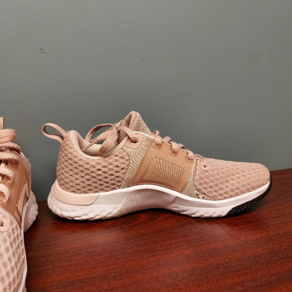 (SOLD) Nike Renew Runners - Picture 4 of 8